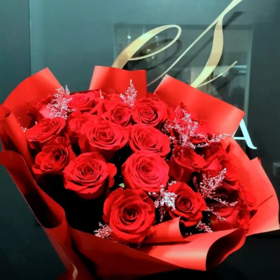 Bukiet róże w papierze