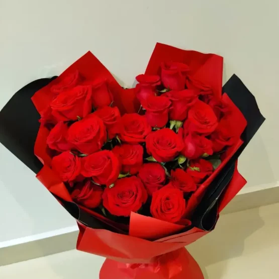 Bukiet Serce z Czerwonych Róż