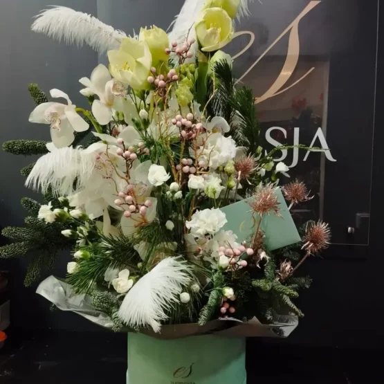 Flower Box z Piórami w Odcieniach Bieli