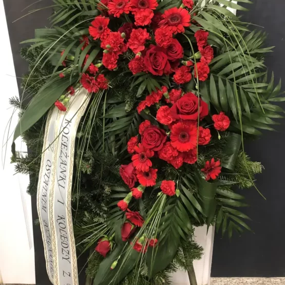 Wieniec z Kwiatów Żywych Czerwona Odwrócona Łza Wieniec z Kwiatów Żywych Czerwona Odwrócona Łza