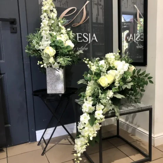 Komplet sztuczny w odcieniach bieli