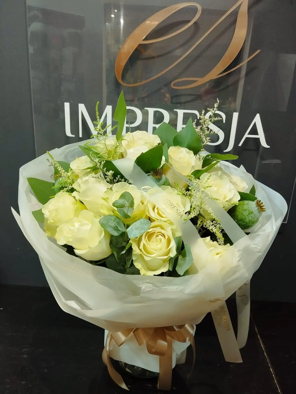 Bukiet z białych róż