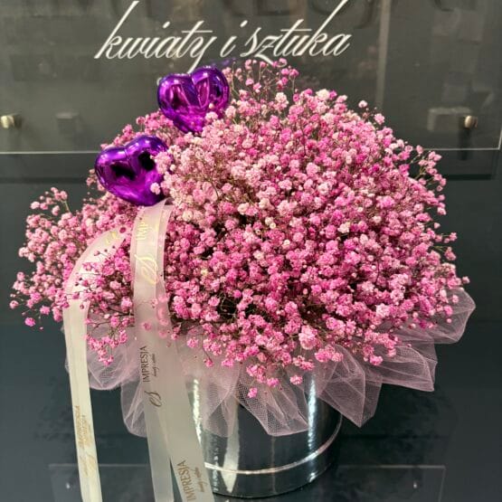 Flowerbox z różową gipsówką