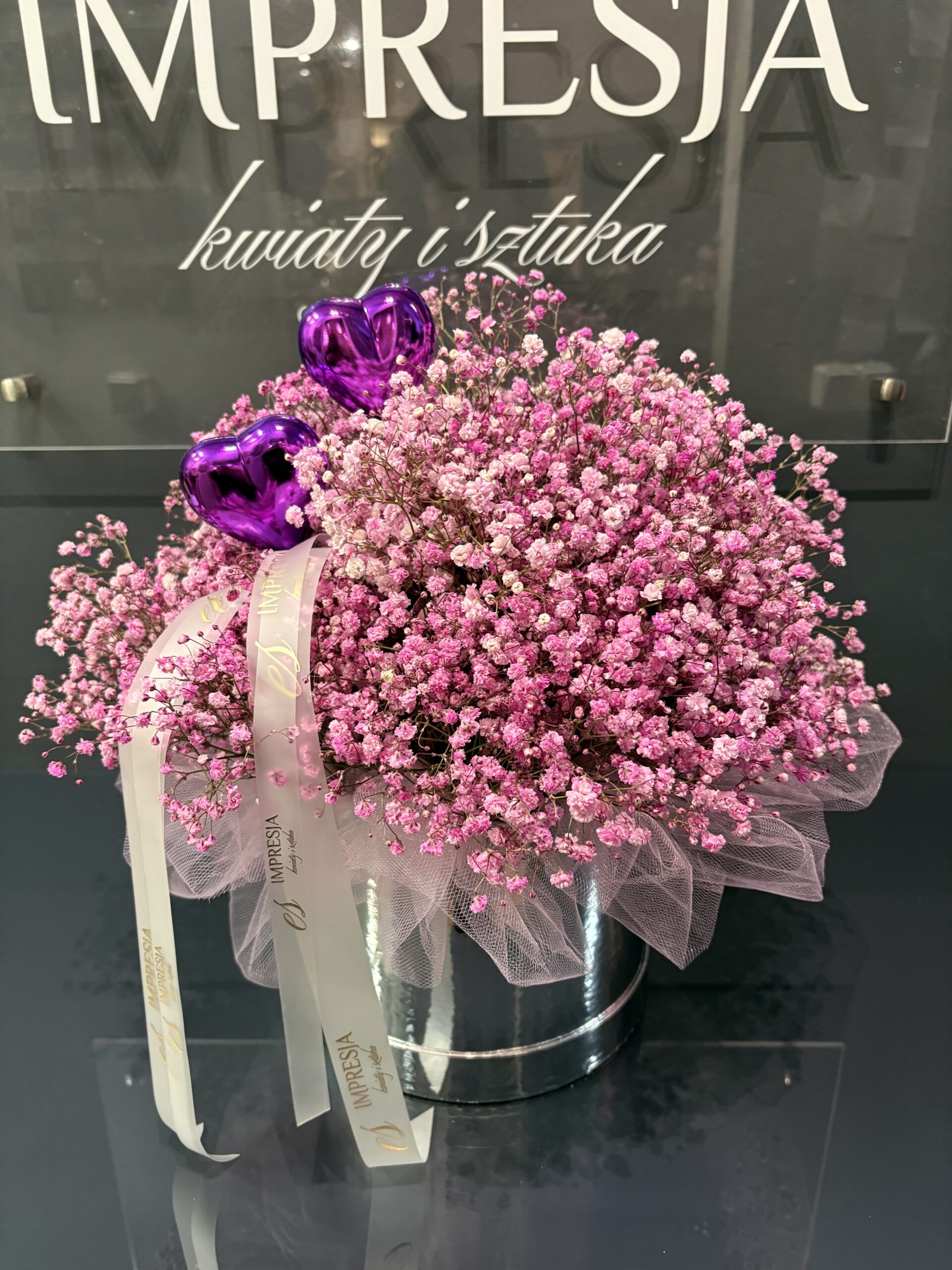 Flowerbox z różową gipsówką