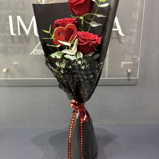 Bukiet czerwone róże z sercem