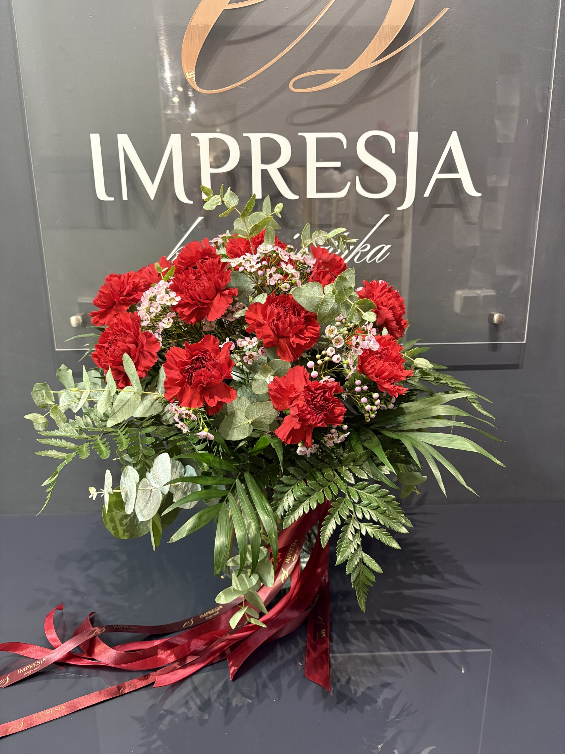 Bukiet z czerwonych goździków