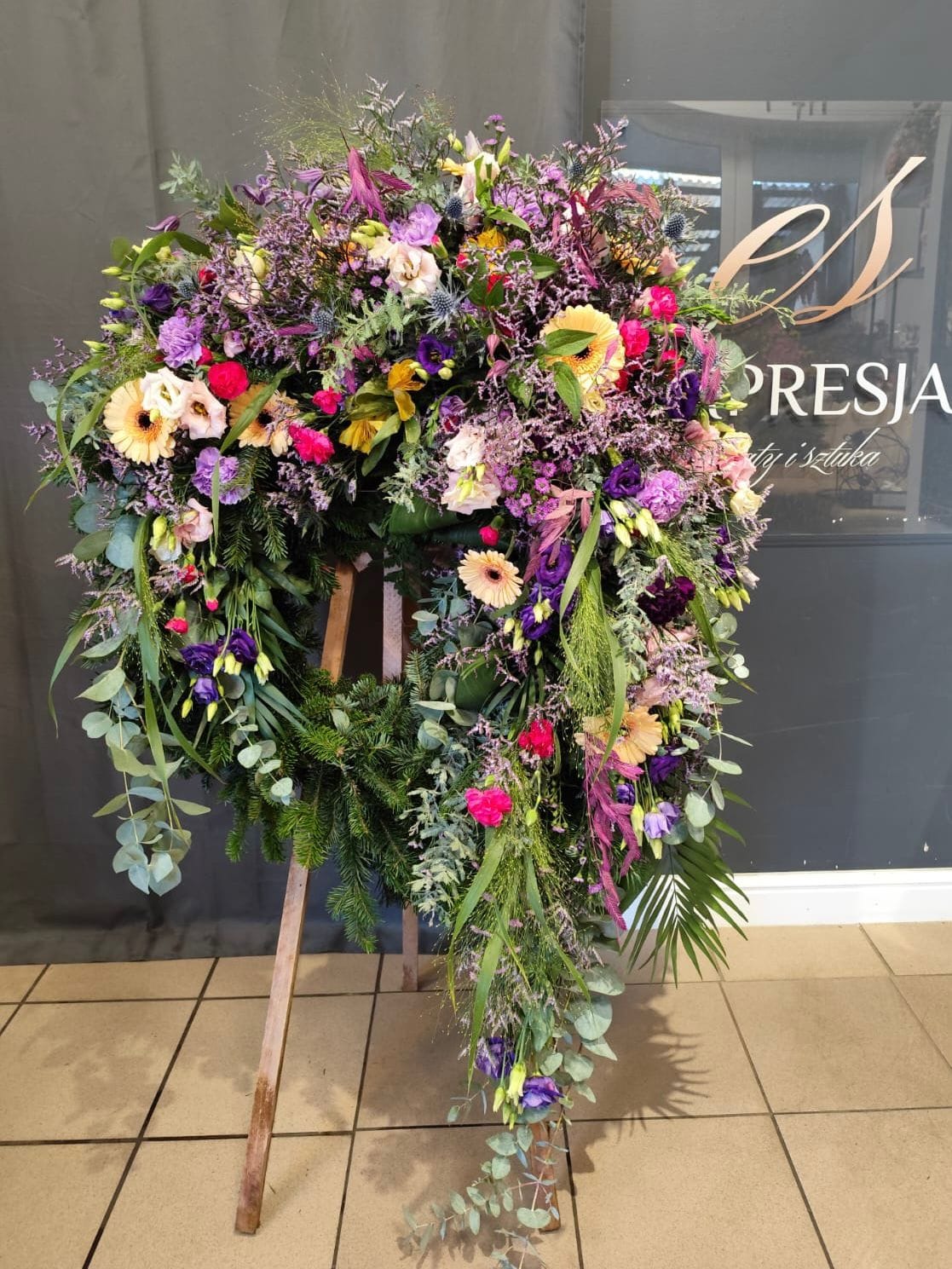 Wieniec z kwiatów żywych kolorowa łąka