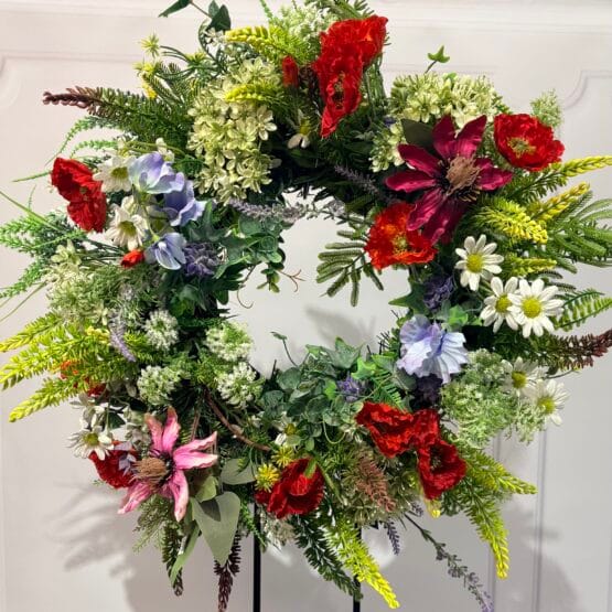 Kolorowy wianek z kwiatów sztucznych