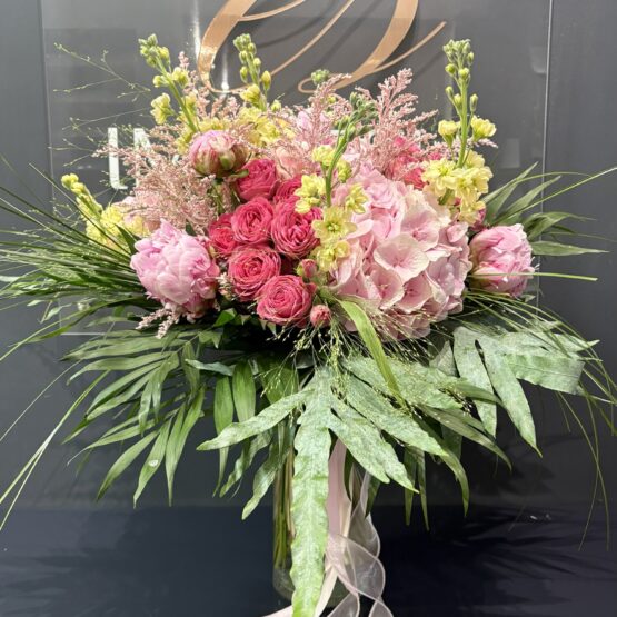 Elegancki bukiet z hortensją w odcieniach różu Elegancki bukiet z hortensją w odcieniach różu