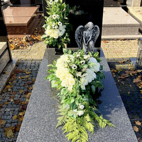 Komplet nagrobny białe serce z zielonym środkiem z dodatków Komplet nagrobny białe serce z zielonym środkiem z dodatków