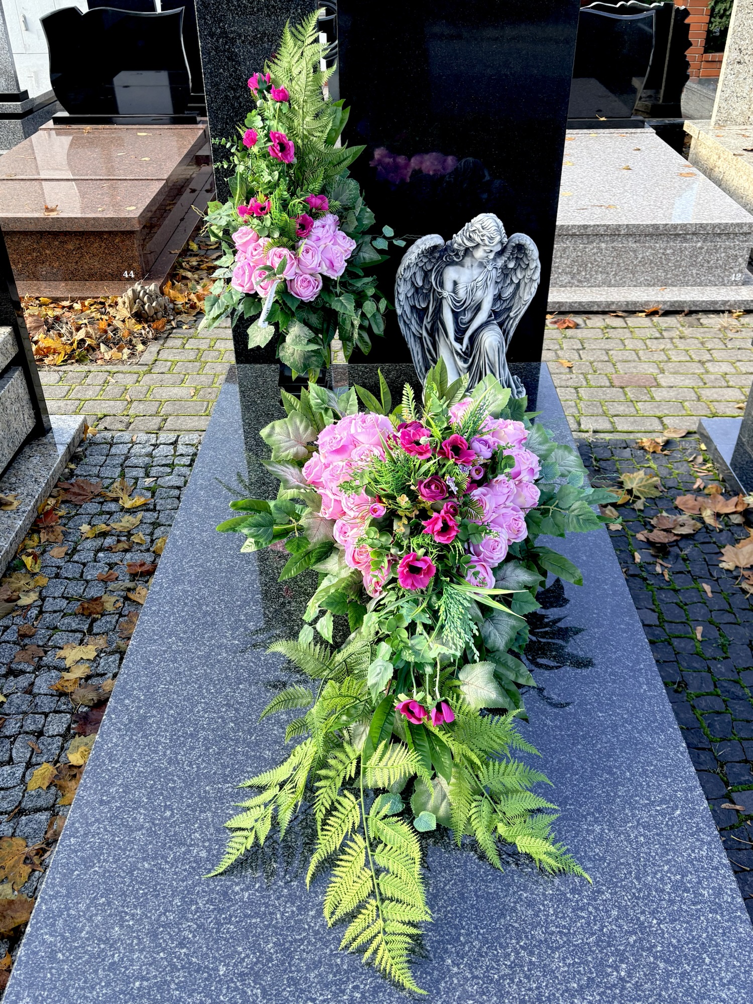 Komplet nagrobny różowe serce z zielonym środkiem z dodatków img_0906