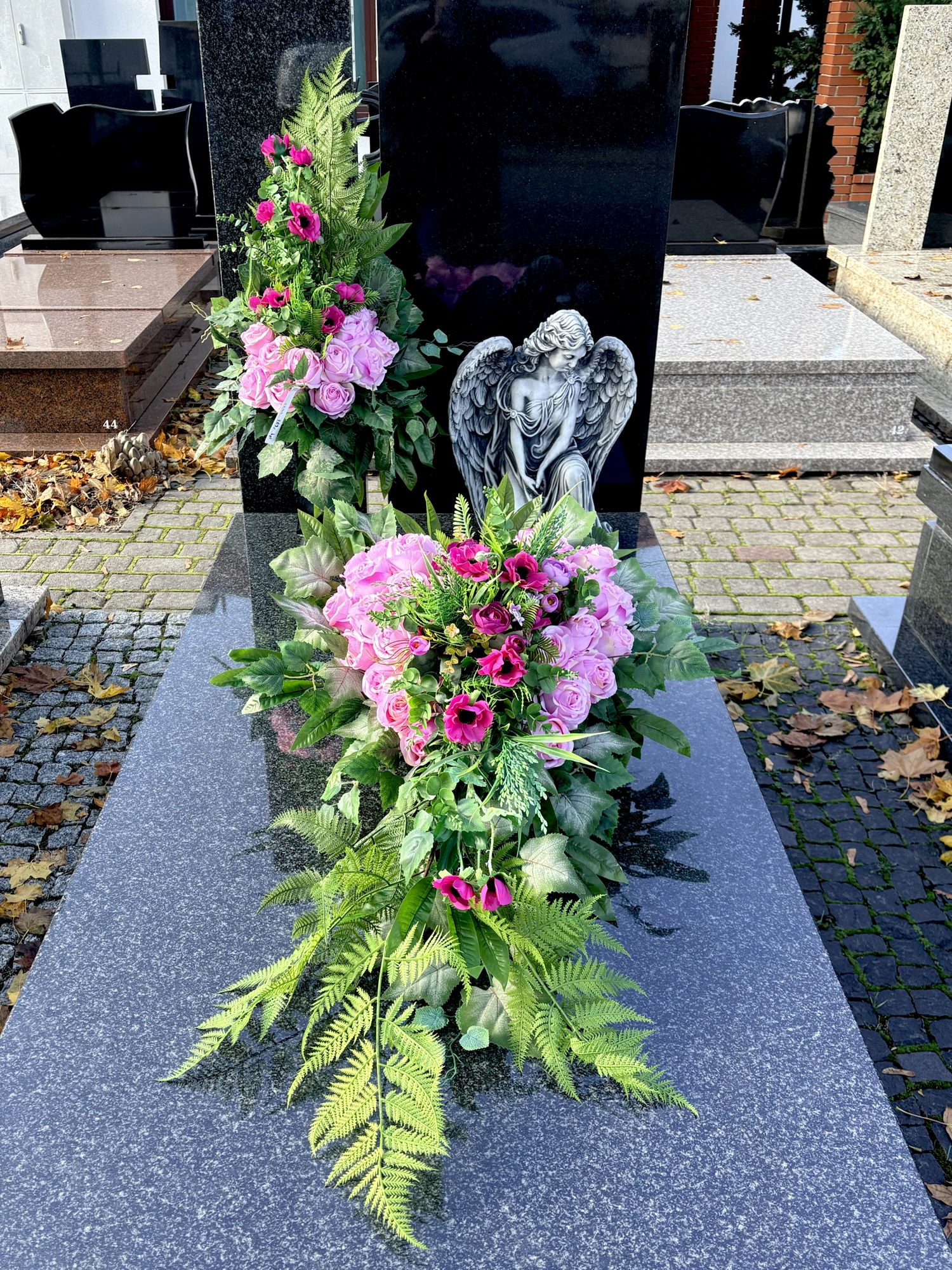 Komplet nagrobny różowe serce z zielonym środkiem z dodatków img_0907