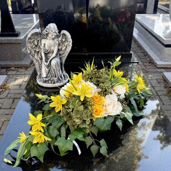 Kompozycja sztuczna nagrobna zielona hortensja i żółty clematis